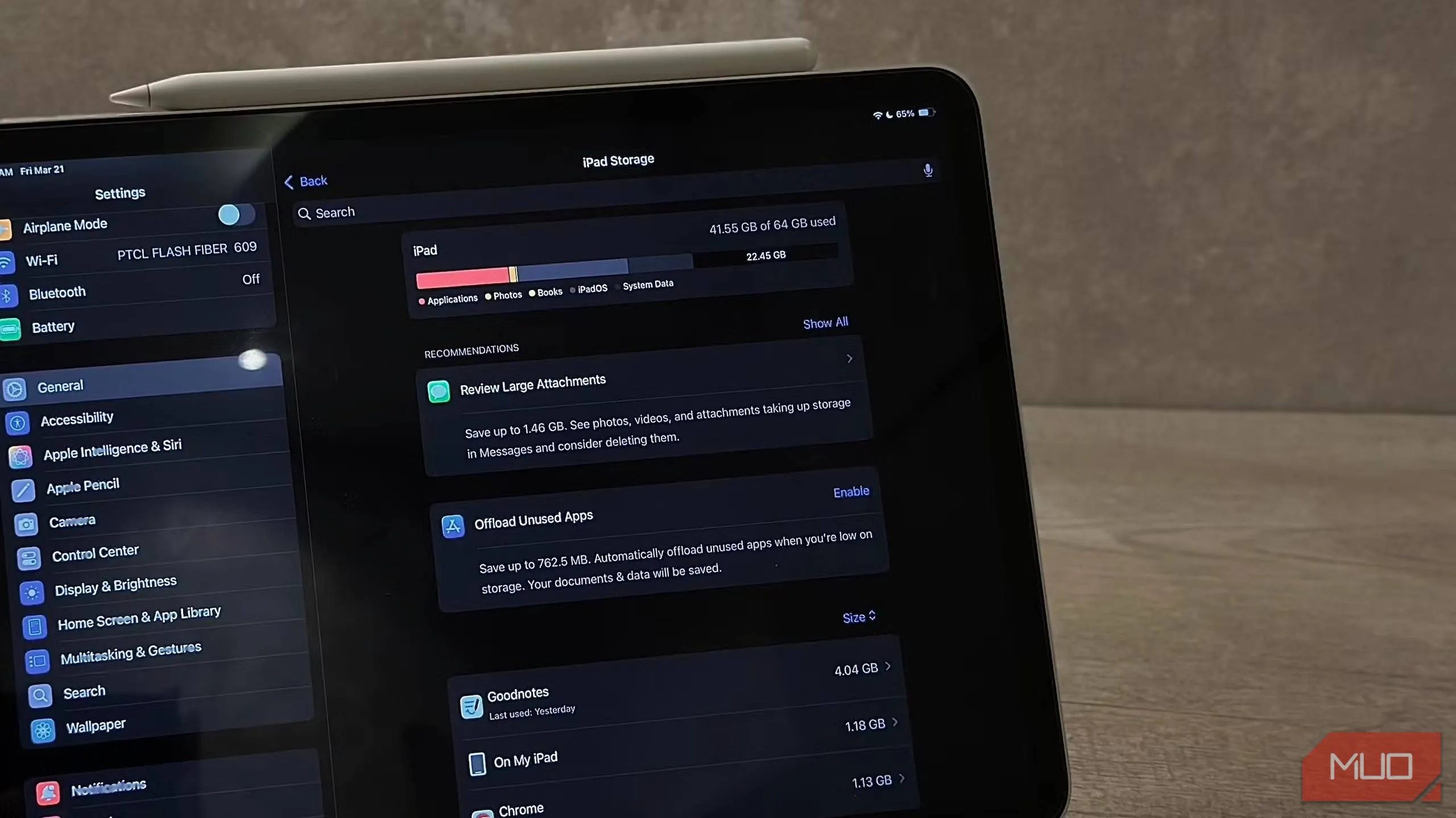 Màn hình cài đặt dung lượng trên iPad, liên quan đến yêu cầu bộ nhớ của Apple Intelligence