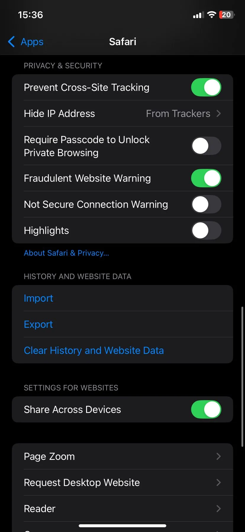 Màn hình cài đặt Safari trên iPhone, làm nổi bật tùy chọn &quot;Xóa Lịch sử và Dữ liệu Trang web&quot;.