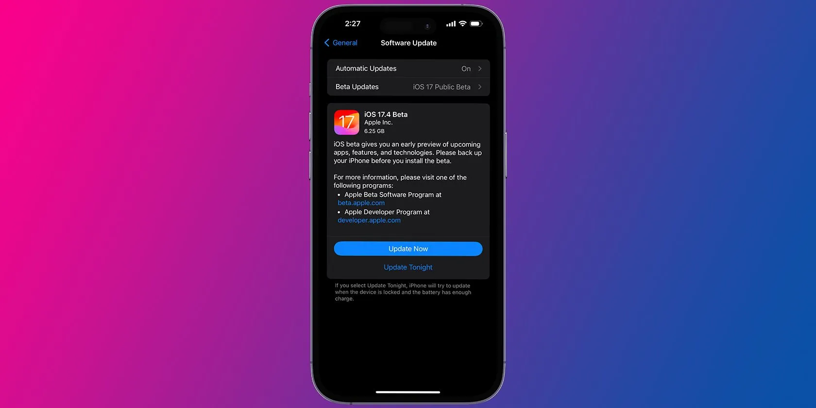 Màn hình cập nhật phần mềm iOS 17.4 trên iPhone, nhấn mạnh tầm quan trọng của việc cập nhật bảo mật.