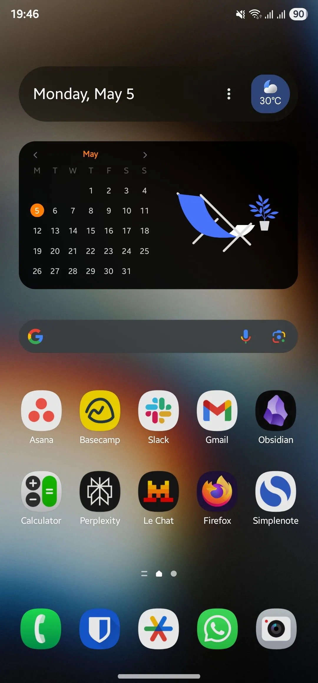 Màn hình chính của điện thoại OnePlus hiển thị các phím tắt ứng dụng.