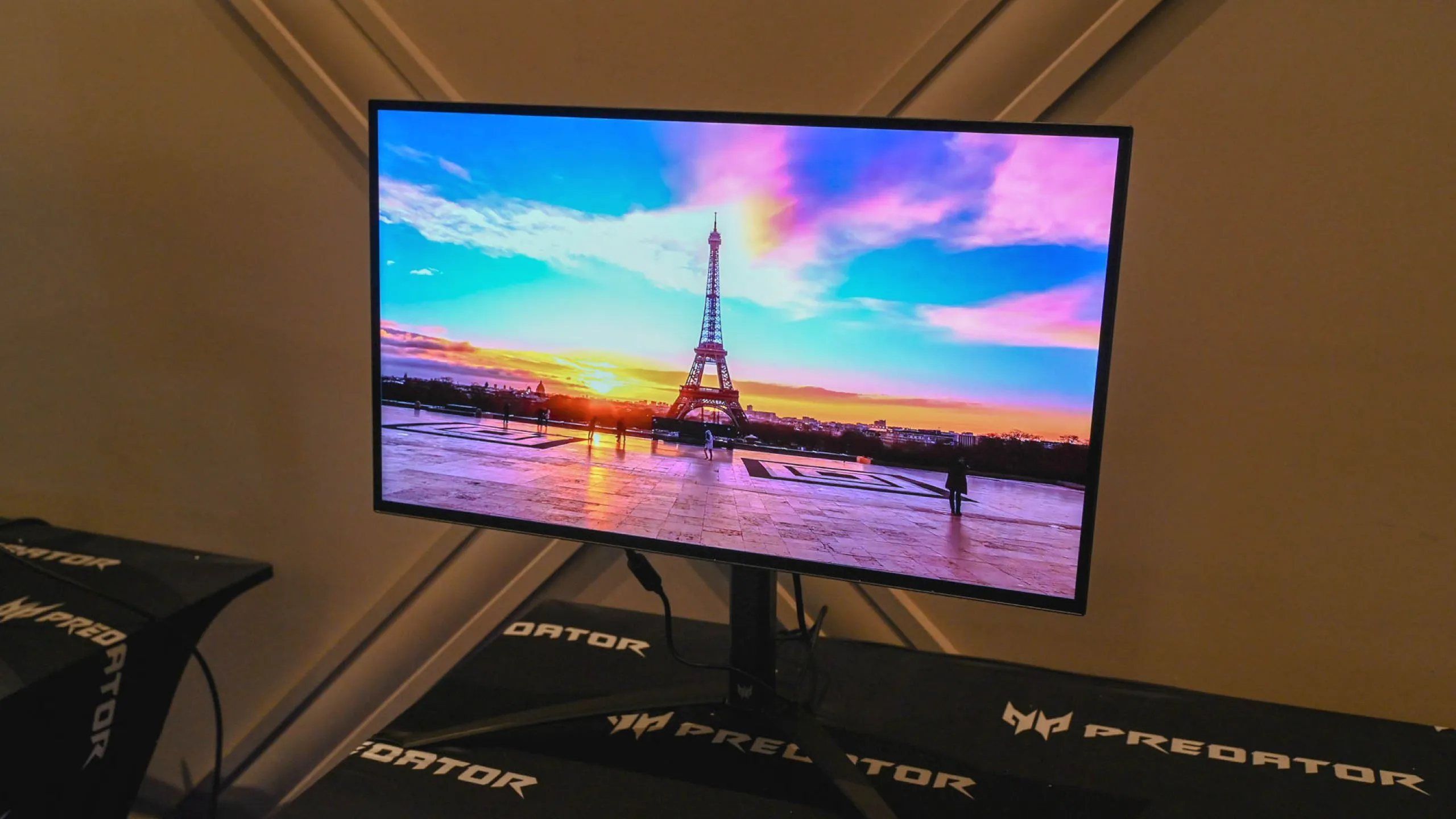 Màn hình chơi game Acer Predator X27U hiển thị chi tiết