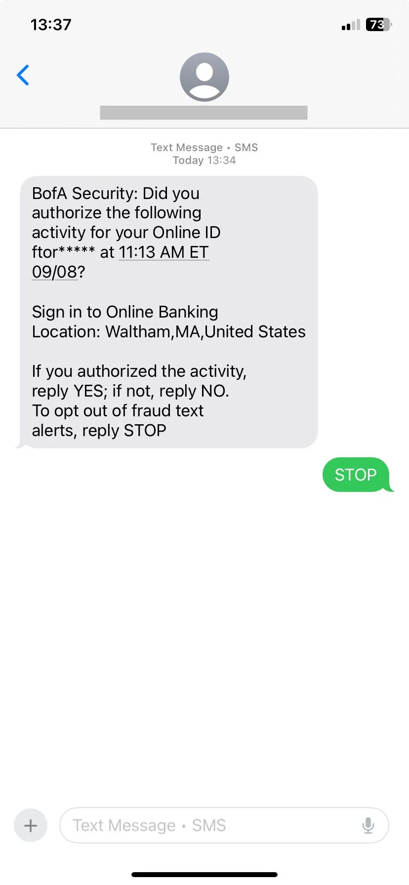 Màn hình điện thoại với tùy chọn phản hồi nhanh cho tin nhắn lừa đảo qua SMS