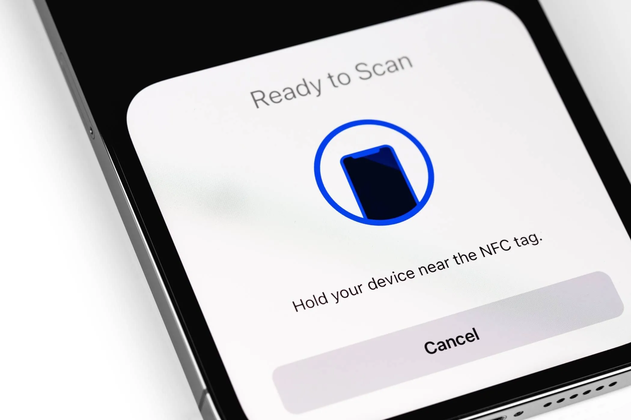 Màn hình iPhone hiển thị thông báo khi quét thẻ NFC để kích hoạt tự động hóa