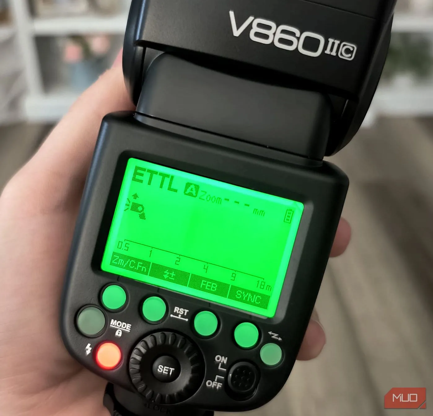 Màn hình LCD hiển thị cài đặt trên đèn flash Godox V860II