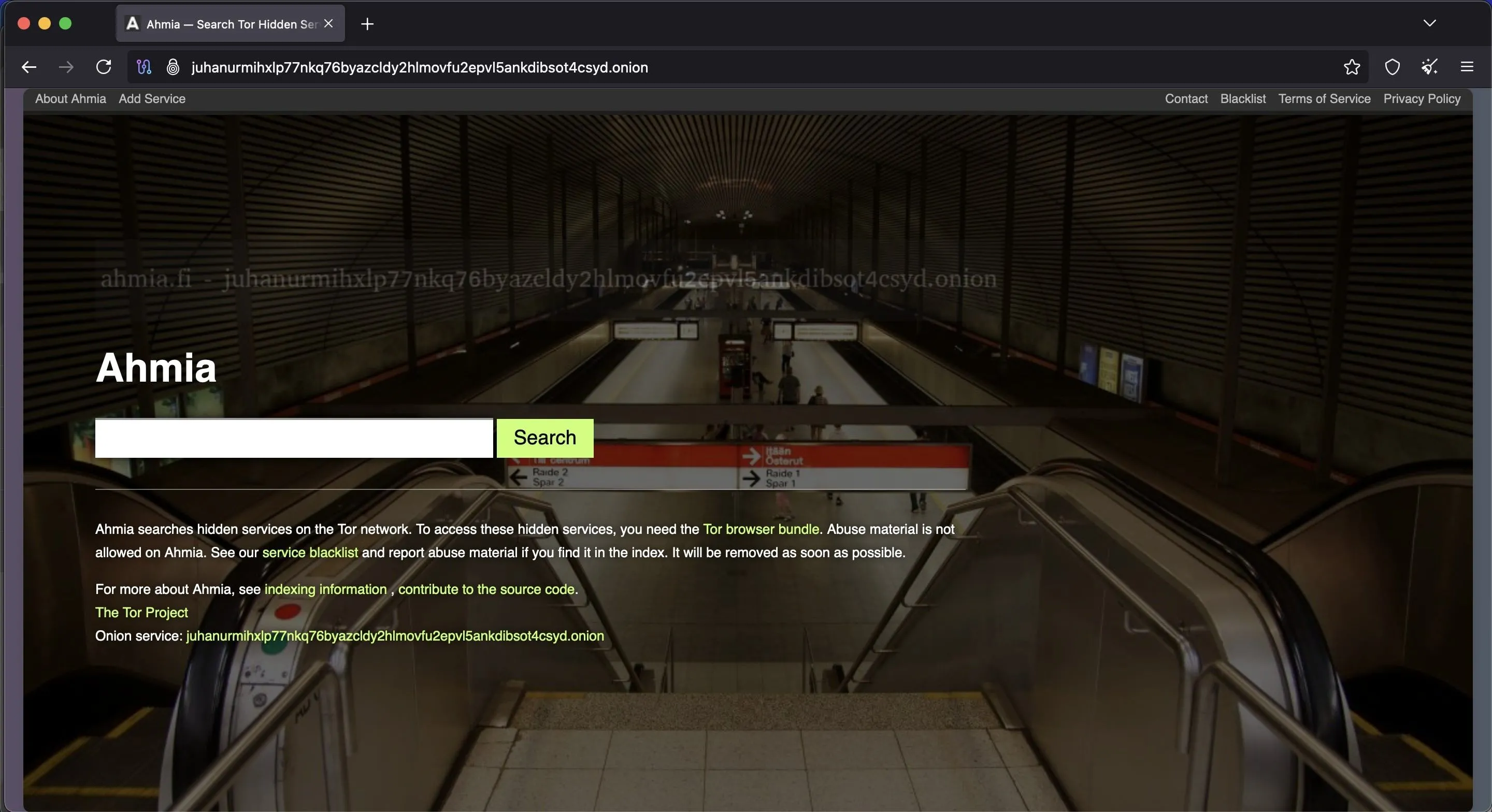Màn hình trang chủ công cụ tìm kiếm Ahmia trên Dark Web, một lựa chọn an toàn cho người dùng mới.