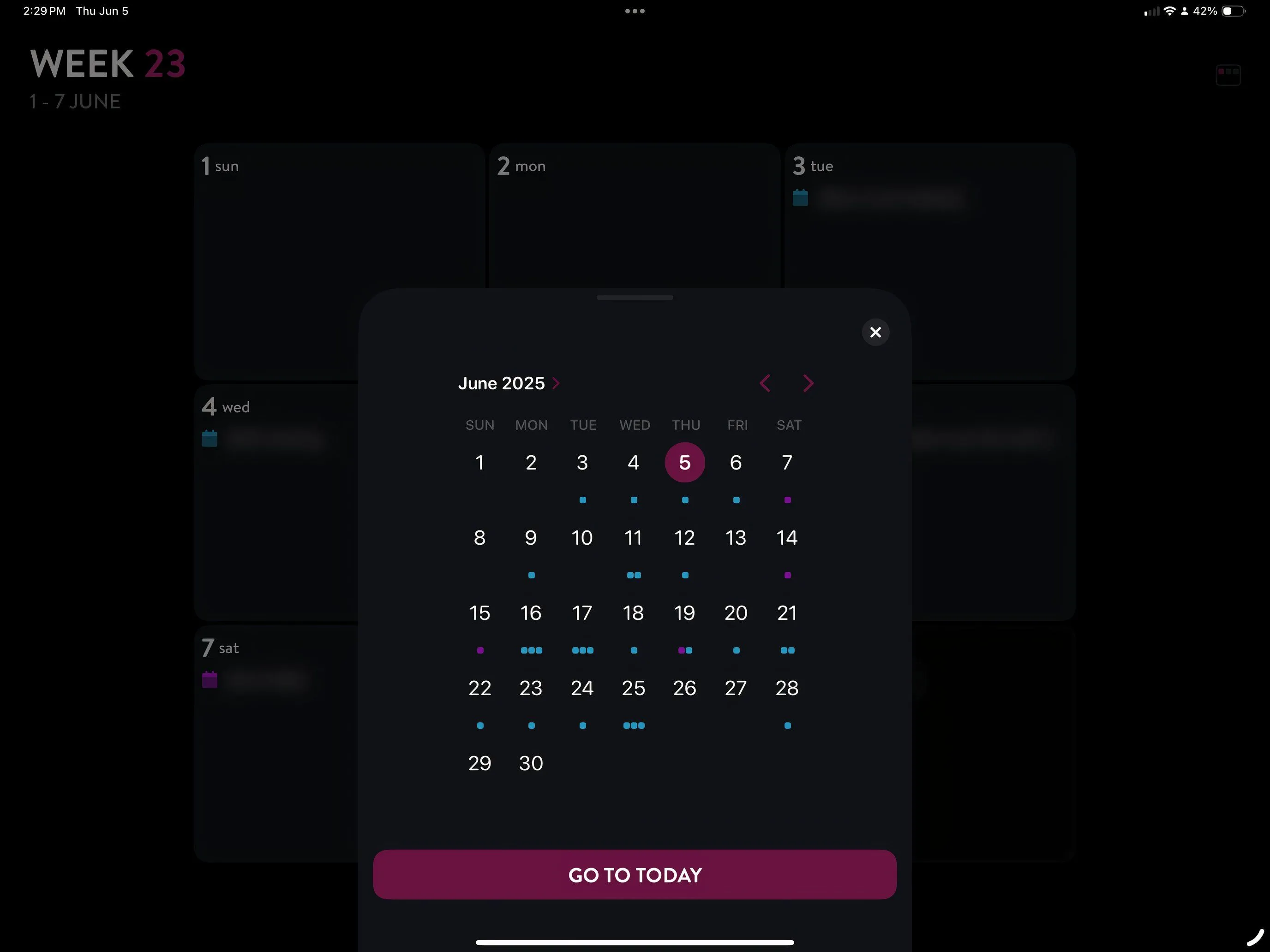 Màn hình ứng dụng Moleskine Planner trên iPad hiển thị lịch và các tác vụ.