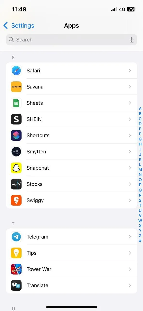 Menu các ứng dụng trên iPhone, nơi người dùng có thể chọn ứng dụng Safari để truy cập cài đặt quyền riêng tư.