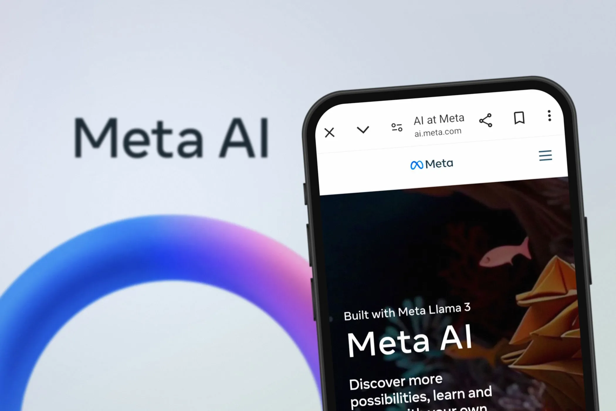 Meta AI trên màn hình điện thoại thông minh và máy tính