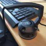 Mouse Bungee Cougar Bunker RGB giúp dây chuột gaming gọn gàng trên bàn làm việc
