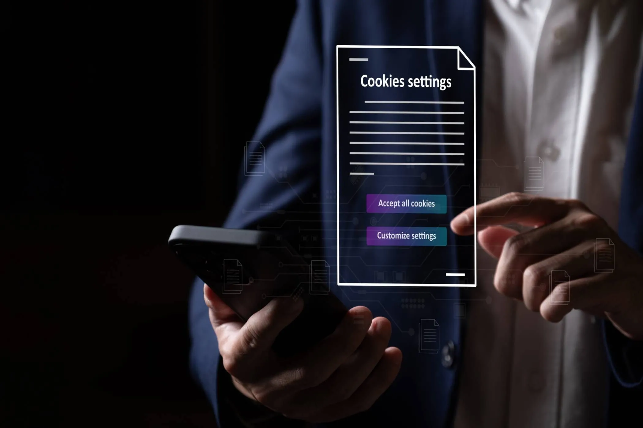 Người dùng điện thoại xem bảng thông báo chấp nhận cookie