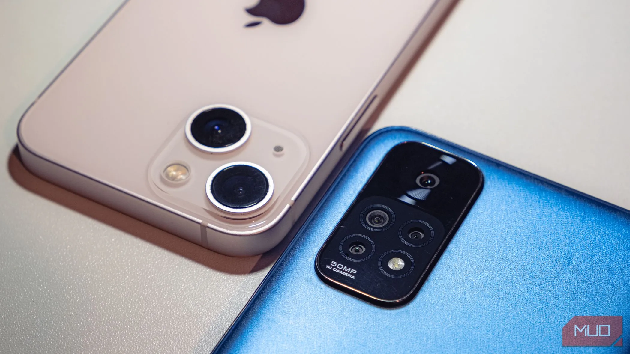 Nhiều ống kính camera điện thoại đặt cạnh nhau