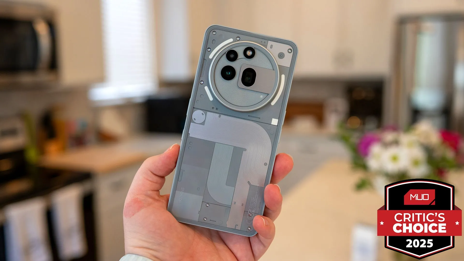 Nothing Phone 3a Pro trên tay, nhận giải thưởng tại MWC 2025