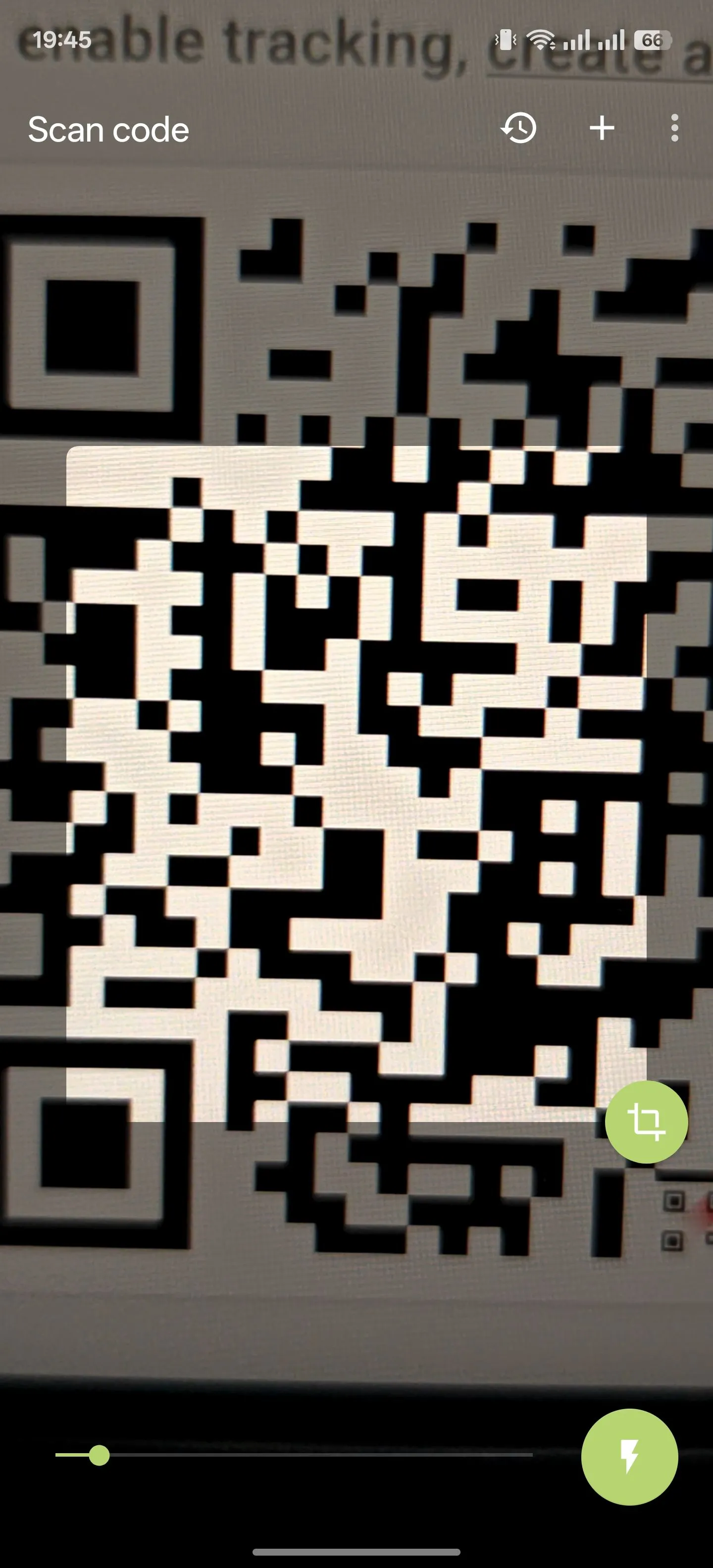 Quét mã QR bằng ứng dụng BinaryEye trên Android.