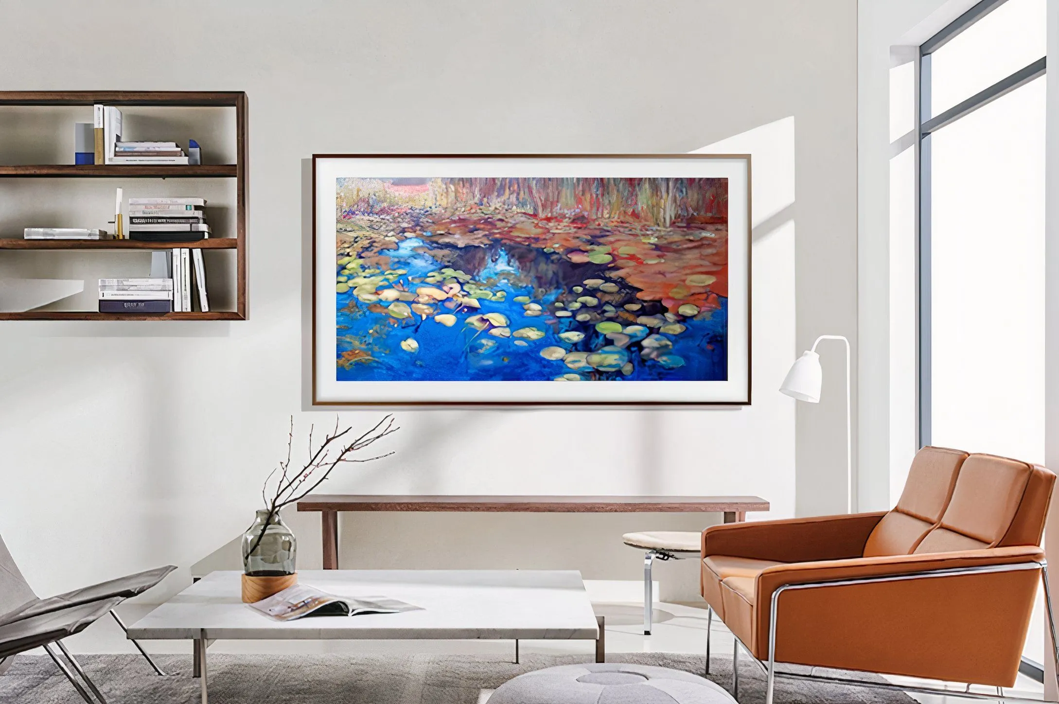 Smart TV Samsung The Frame hiển thị tác phẩm nghệ thuật trong phòng khách hiện đại