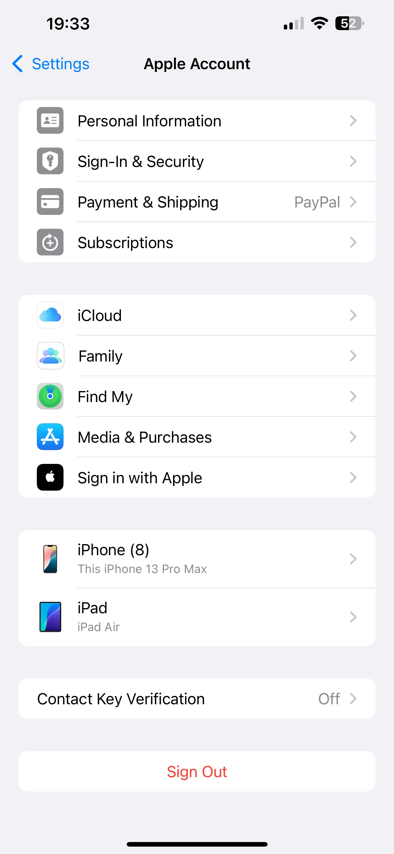 Tài khoản Apple ID và các tùy chọn iCloud trong phần Cài đặt trên iPhone