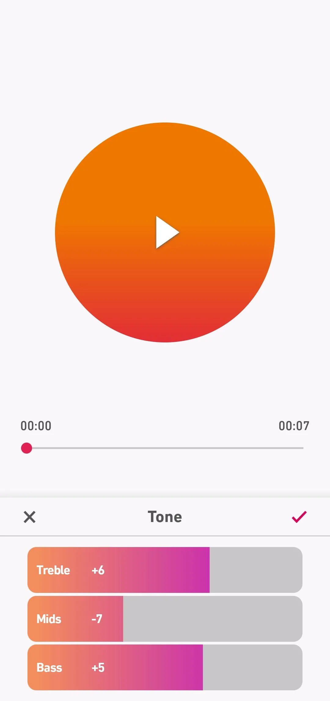 Thanh trượt điều chỉnh âm trầm (Bass), âm trung (Mids) và âm bổng (Treble) trong công cụ Tone của ứng dụng Dolby On.