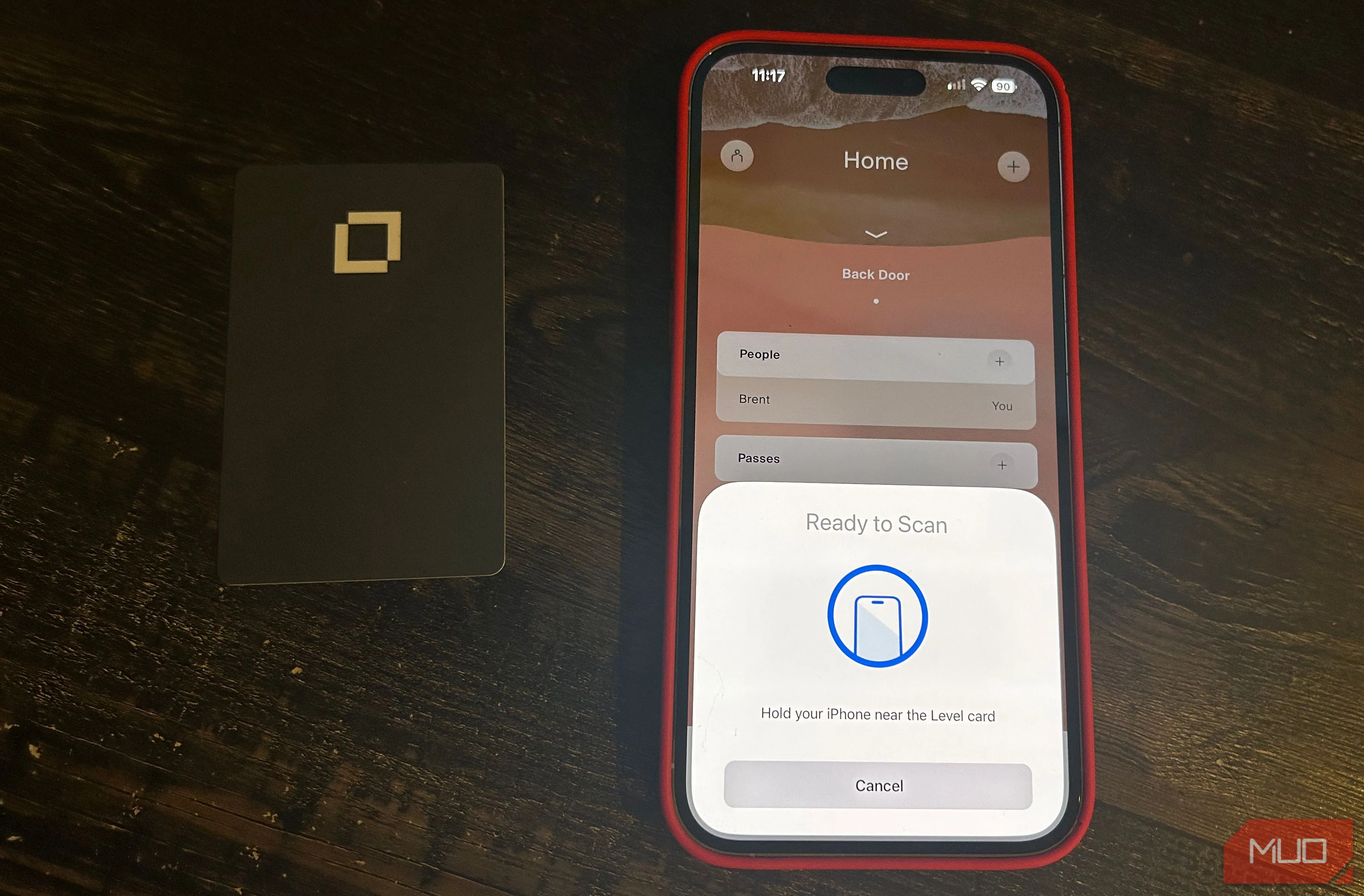 Thẻ ngân hàng và thiết bị hỗ trợ công nghệ NFC cho thanh toán di động