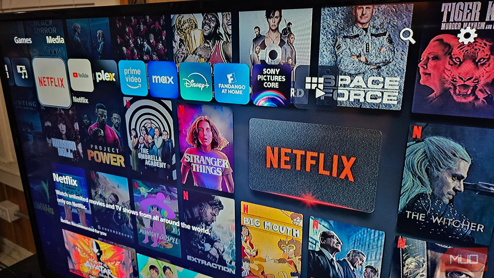 Thư viện các ứng dụng xem phim trực tuyến phổ biến trên Smart TV hoặc PlayStation 5