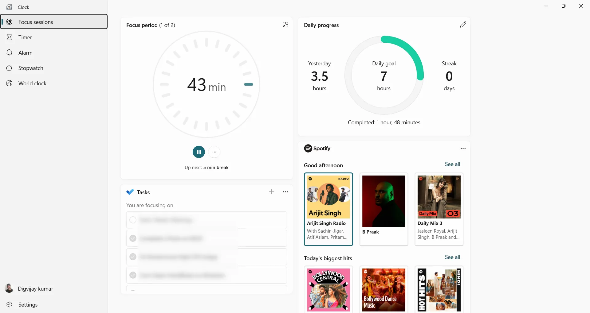 Tiến độ hàng ngày và tích hợp Spotify trong ứng dụng Đồng hồ Windows