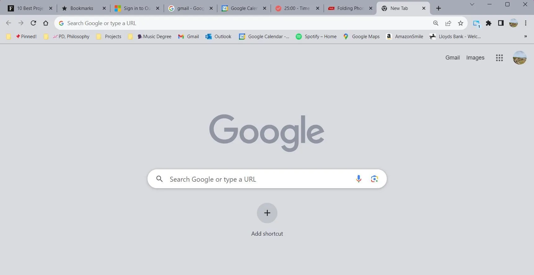 Trình duyệt Google Chrome với nhiều tab đang mở