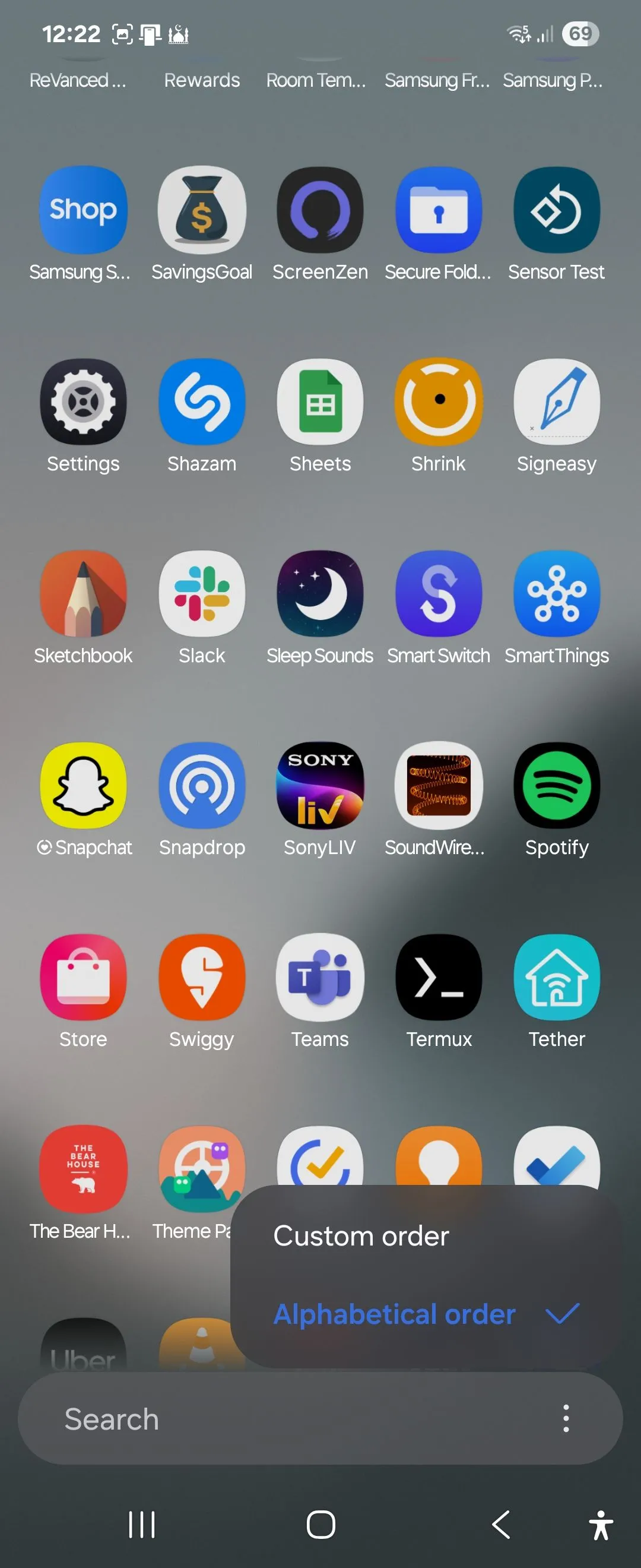 Tùy chọn menu ba chấm cho thanh tìm kiếm ở cuối trên Galaxy Z Flip 6 chạy One UI 7