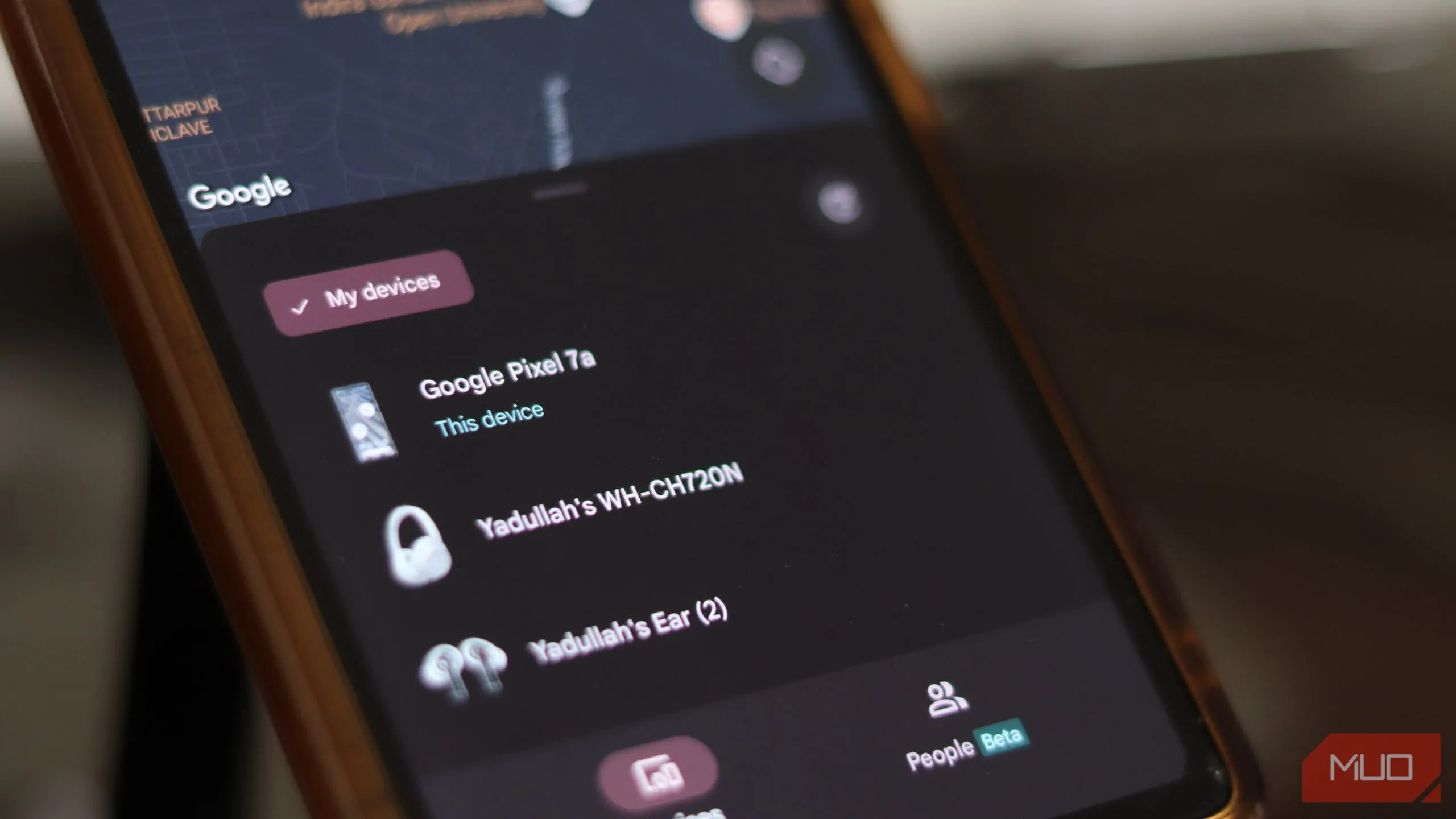 Ứng dụng Find My trên Android hiển thị các thiết bị đã kết nối, minh họa khả năng theo dõi rộng hơn của Find Hub