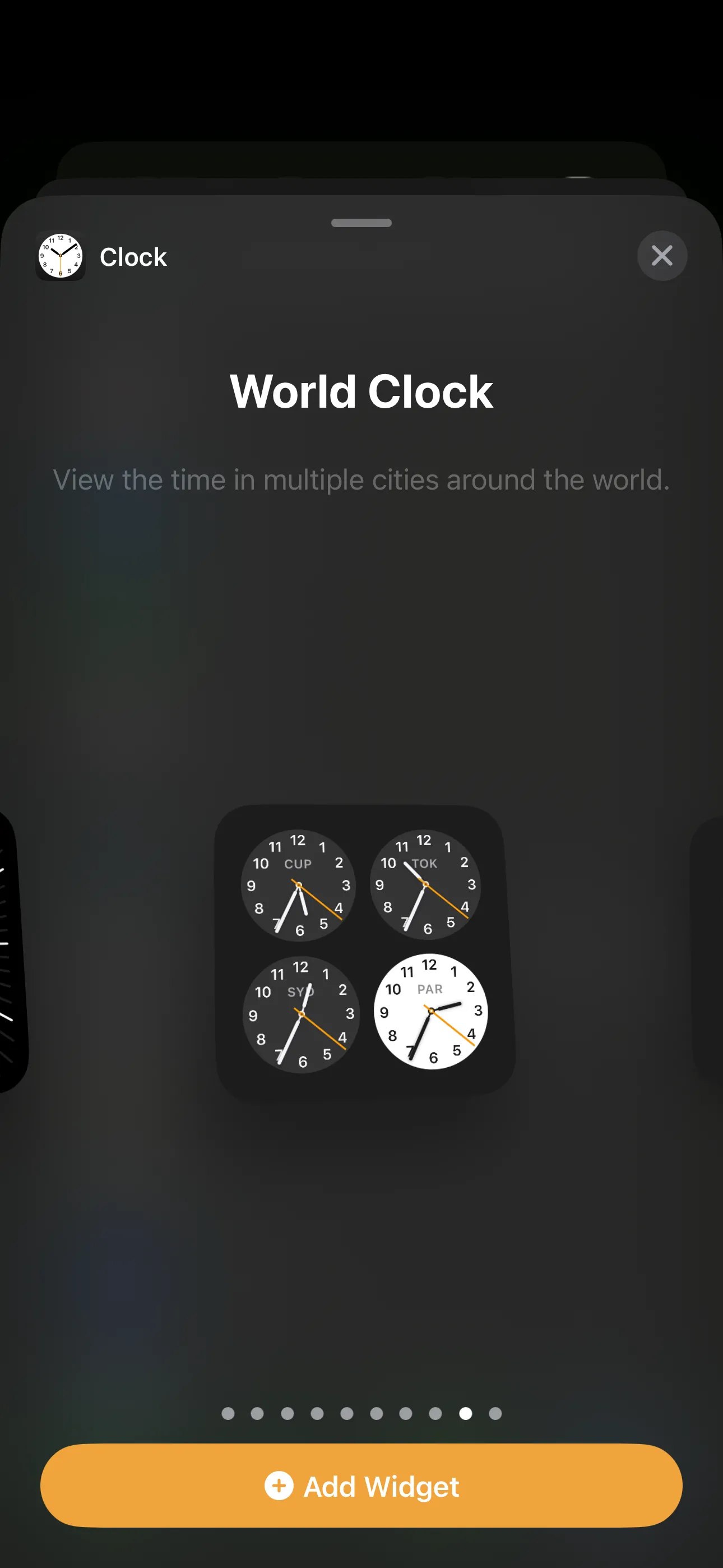 Ví dụ widget Đồng Hồ Thế Giới hình vuông hiển thị 4 múi giờ trên màn hình chính iPhone.