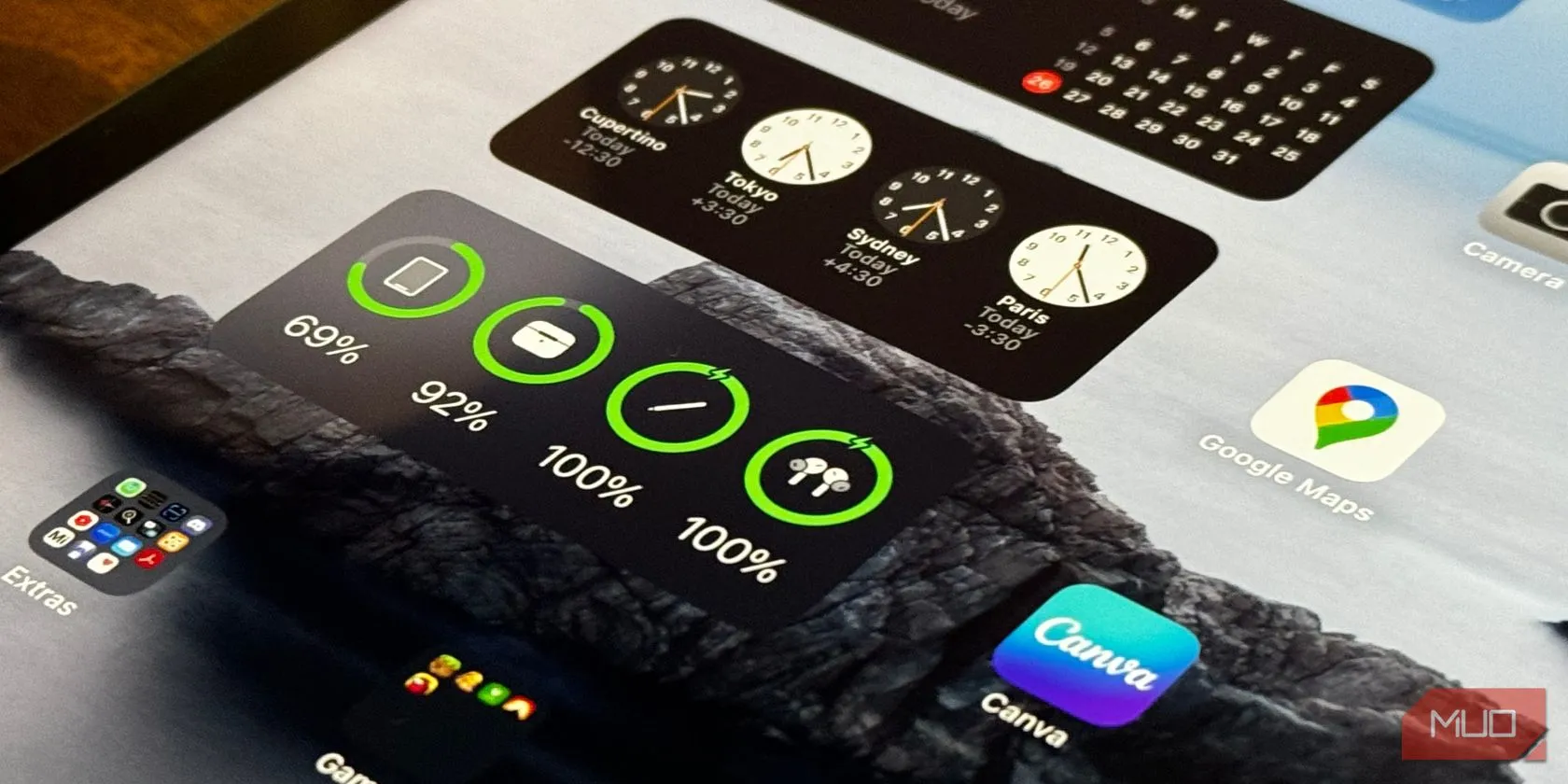 Widget pin trên màn hình iPad hiển thị phần trăm pin và tình trạng sử dụng, giúp kiểm tra hiệu suất pin