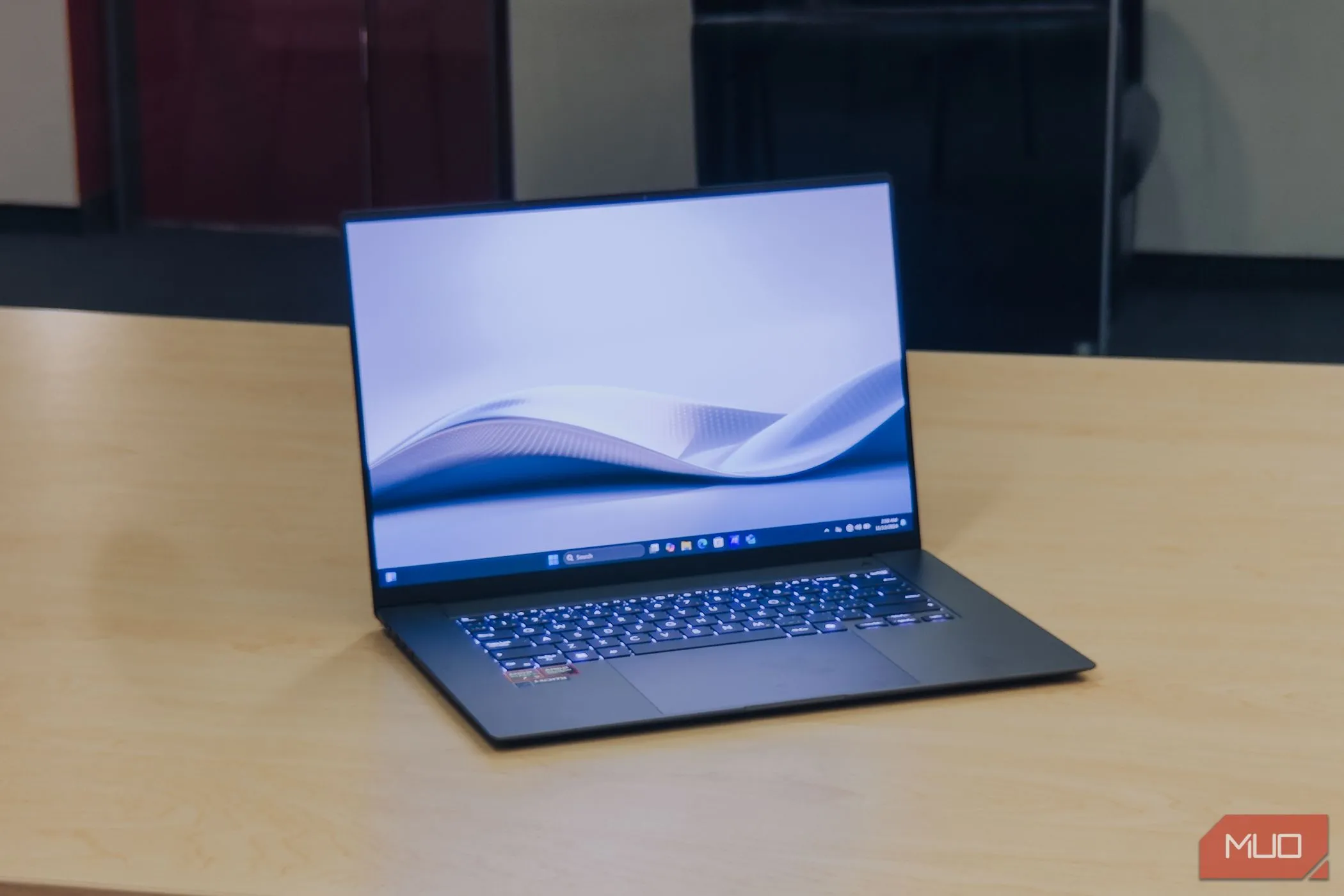 Zenbook S 16 OLED hiển thị hiệu suất mạnh mẽ từ chip AMD Ryzen AI